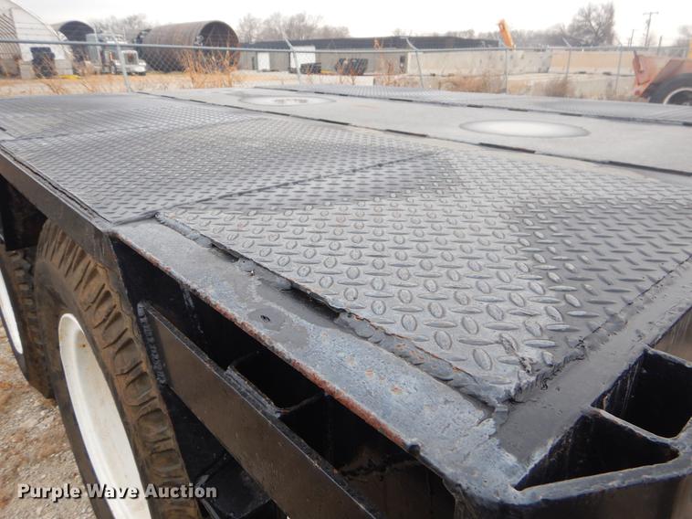 image for item ER9256 1980 Hercules drop deck trailer