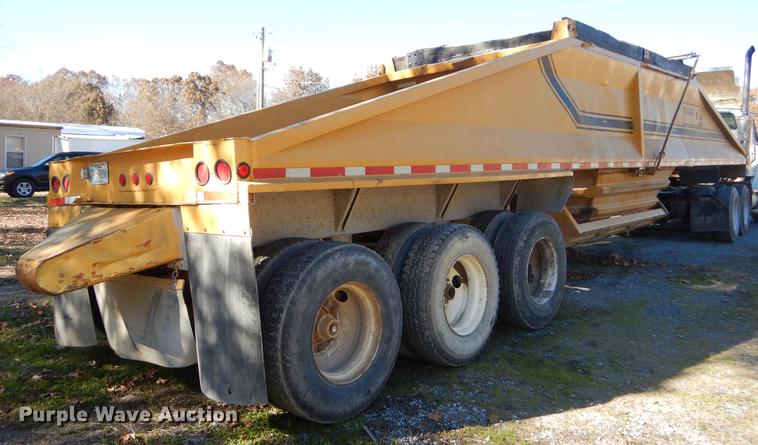 image for item EW9669 1993 Midland bottom dump trailer