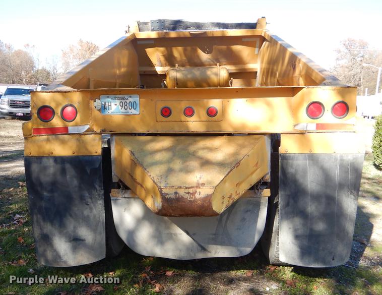 image for item EW9669 1993 Midland bottom dump trailer