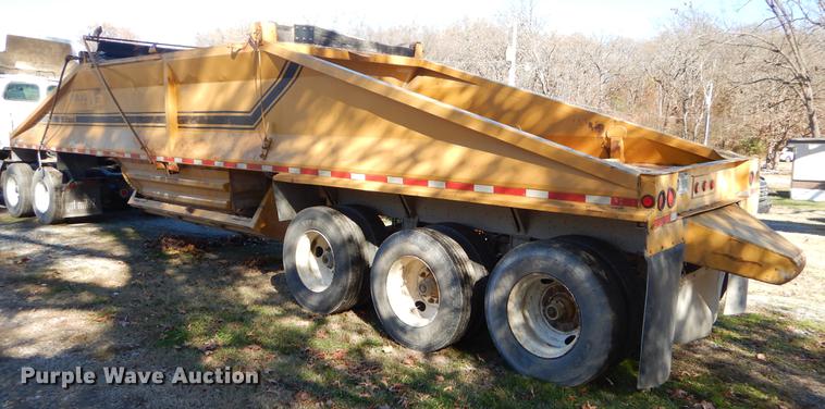 image for item EW9669 1993 Midland bottom dump trailer