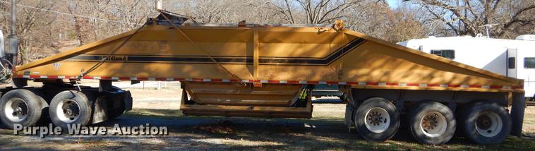 image for item EW9669 1993 Midland bottom dump trailer