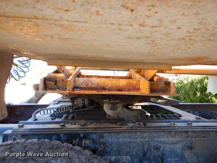 image for item EW9669 1993 Midland bottom dump trailer