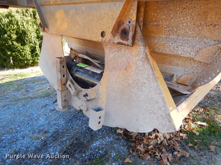 image for item EW9669 1993 Midland bottom dump trailer