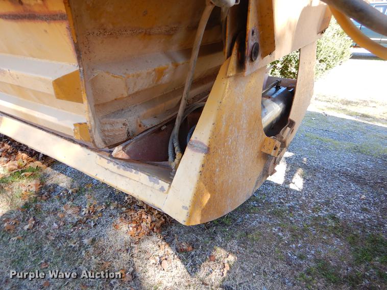 image for item EW9669 1993 Midland bottom dump trailer