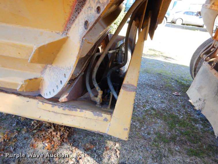 image for item EW9669 1993 Midland bottom dump trailer