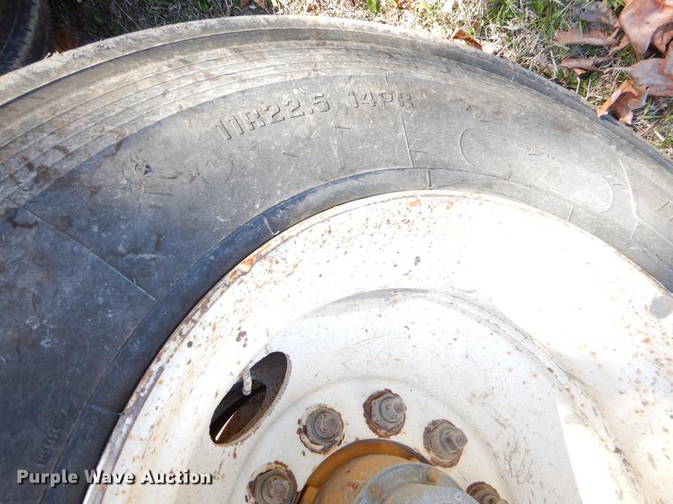 image for item EW9669 1993 Midland bottom dump trailer