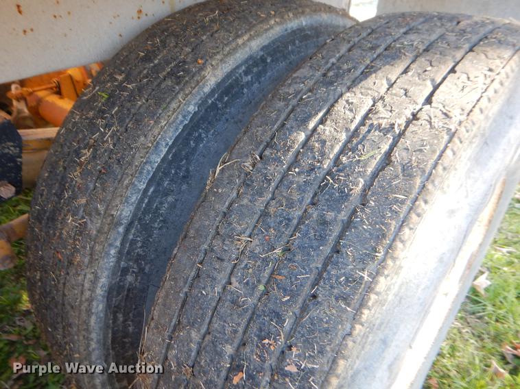 image for item EW9669 1993 Midland bottom dump trailer