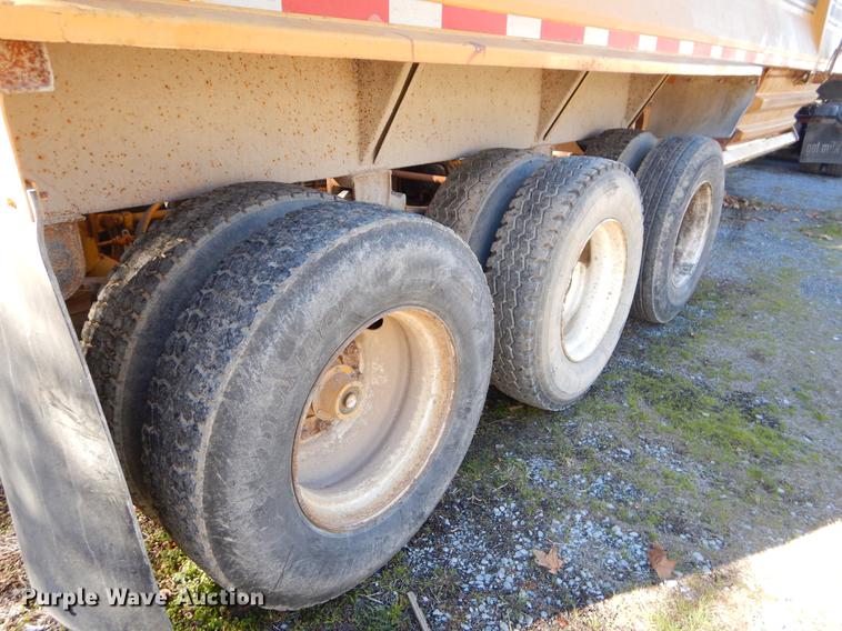 image for item EW9669 1993 Midland bottom dump trailer