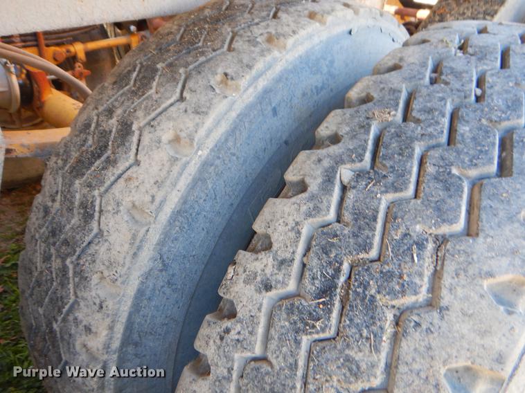 image for item EW9669 1993 Midland bottom dump trailer