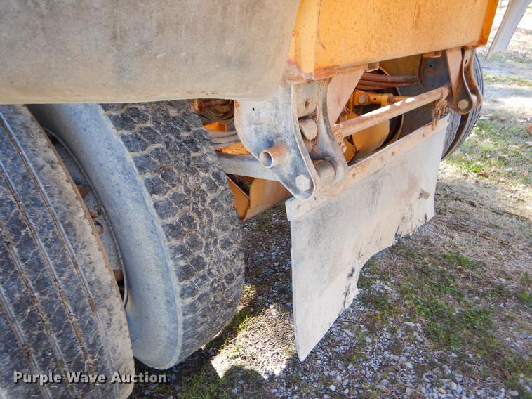 image for item EW9669 1993 Midland bottom dump trailer