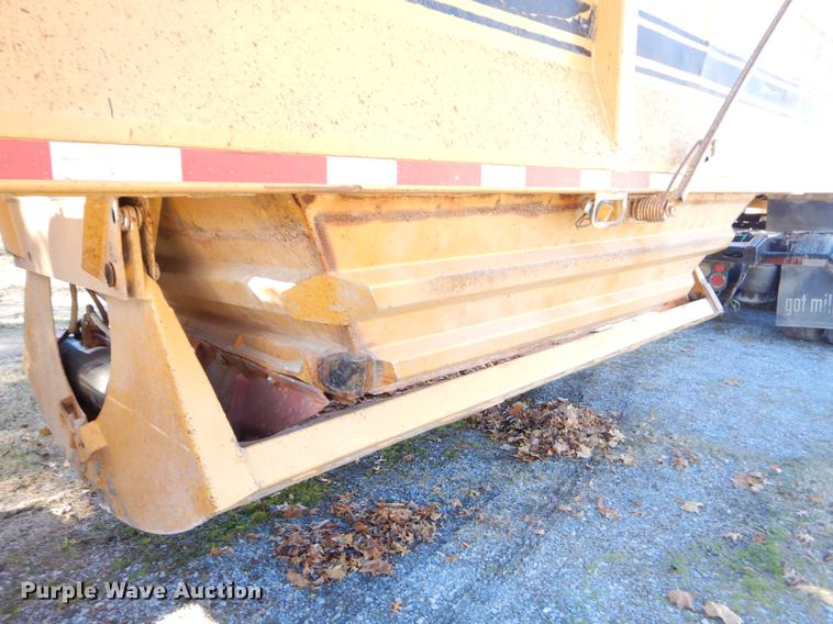 image for item EW9669 1993 Midland bottom dump trailer