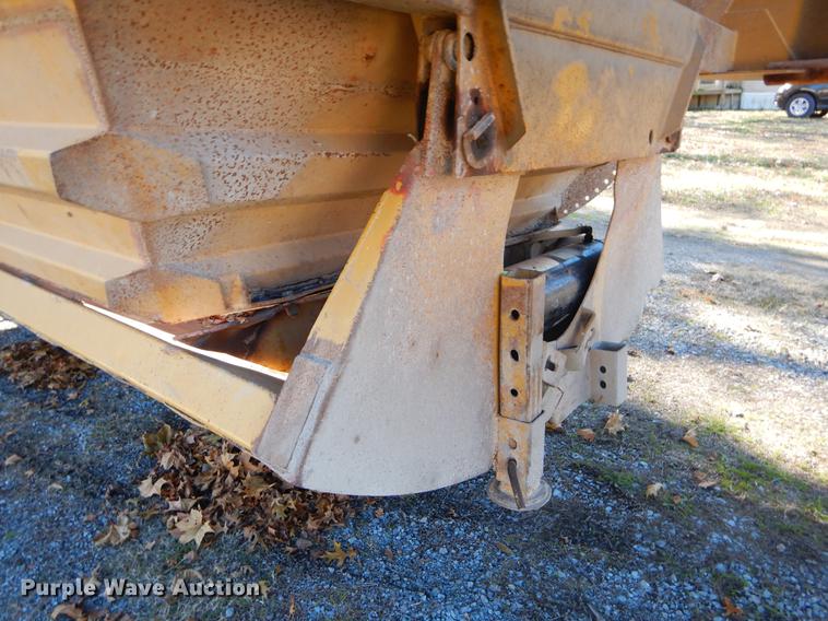 image for item EW9669 1993 Midland bottom dump trailer
