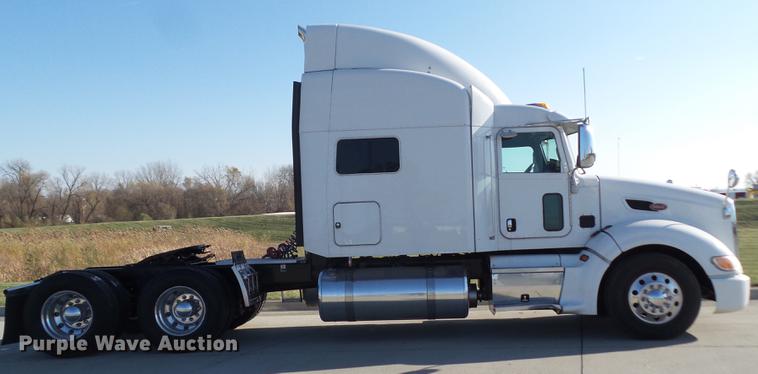 image for item L5726 2014 Peterbilt 386 semi truck