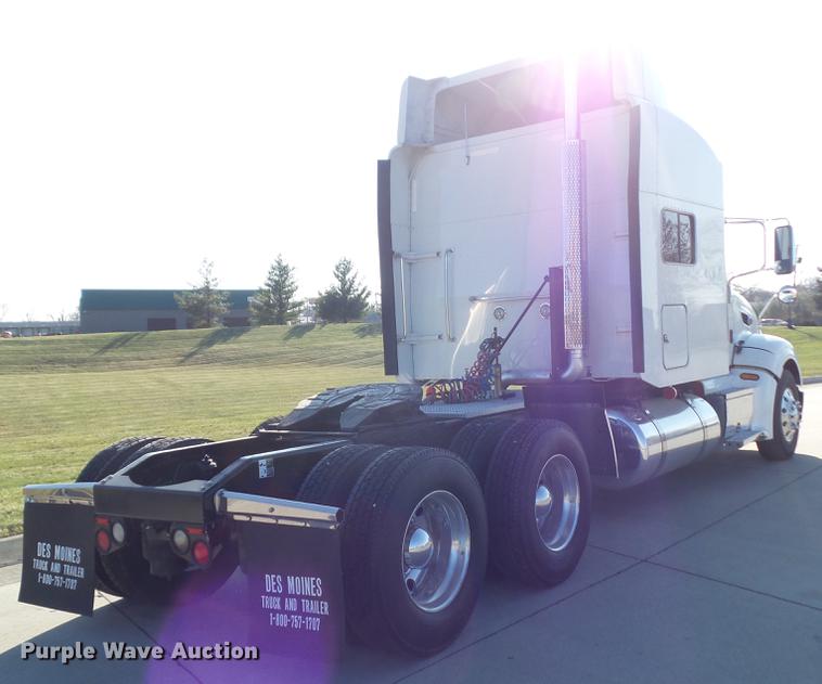 image for item L5726 2014 Peterbilt 386 semi truck