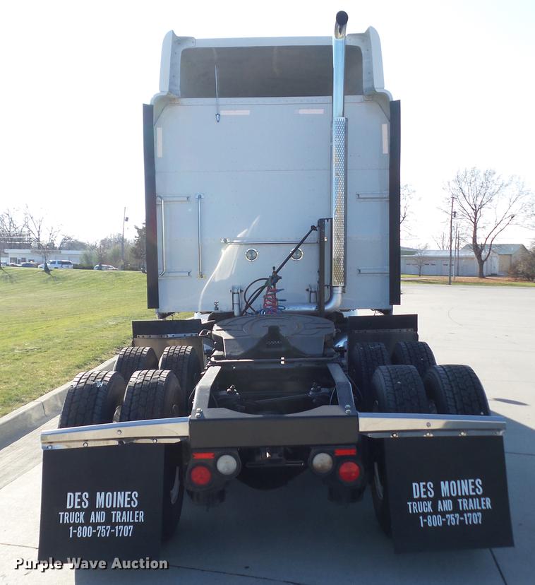 image for item L5726 2014 Peterbilt 386 semi truck