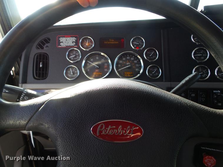 image for item L5726 2014 Peterbilt 386 semi truck