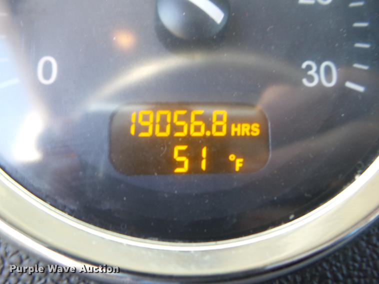 image for item L5726 2014 Peterbilt 386 semi truck