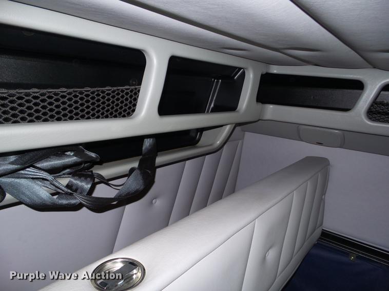 image for item L5726 2014 Peterbilt 386 semi truck