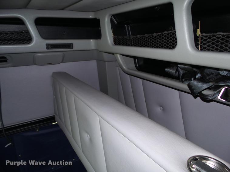 image for item L5726 2014 Peterbilt 386 semi truck