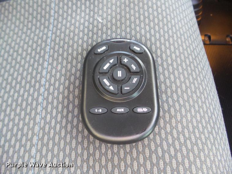 image for item L5726 2014 Peterbilt 386 semi truck