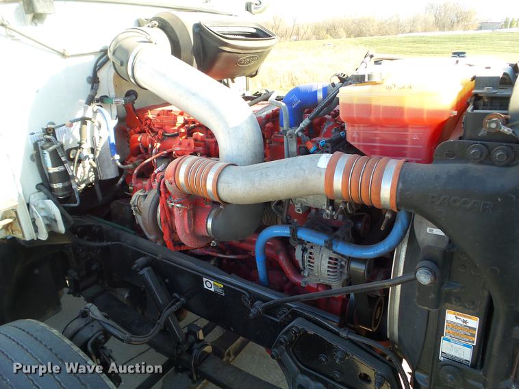 image for item L5726 2014 Peterbilt 386 semi truck