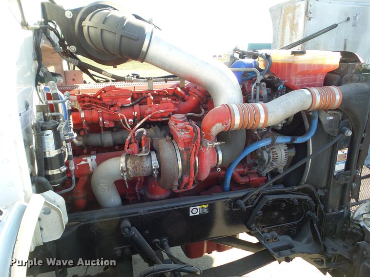 image for item L5726 2014 Peterbilt 386 semi truck