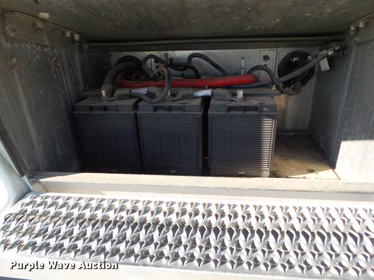 image for item L5726 2014 Peterbilt 386 semi truck