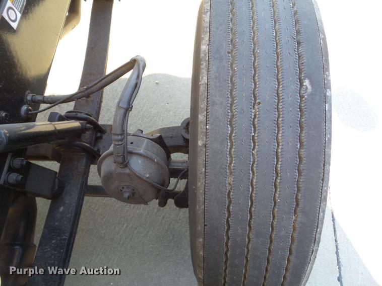 image for item L5726 2014 Peterbilt 386 semi truck