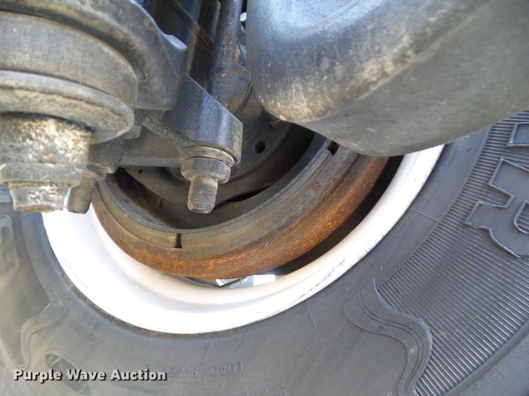 image for item L5726 2014 Peterbilt 386 semi truck