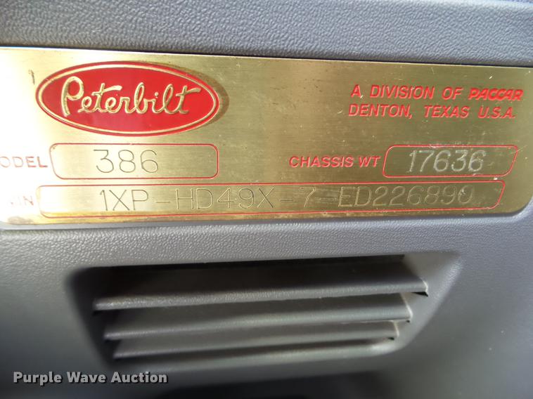 image for item L5726 2014 Peterbilt 386 semi truck