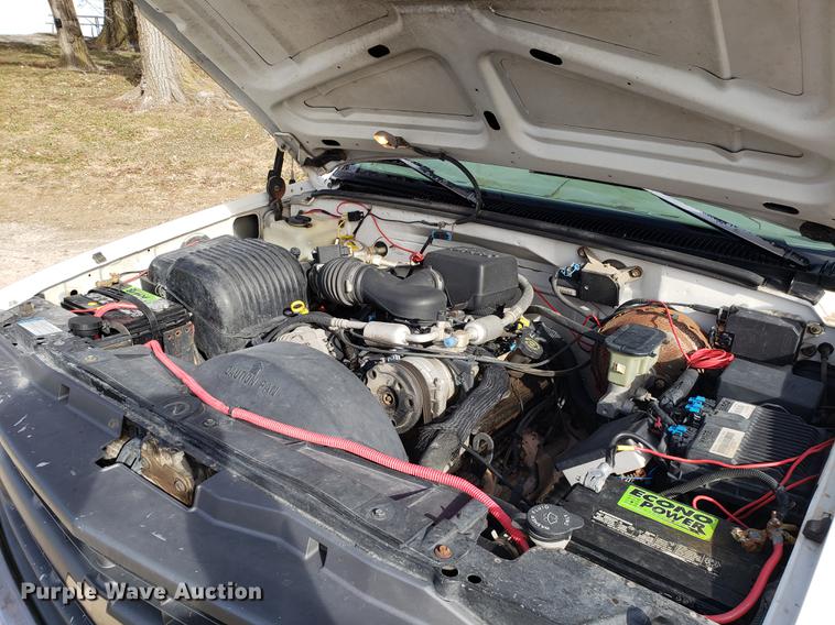 image for item AV9400 1997 Chevrolet 2500 Ext. Cab utility bed pickup truck