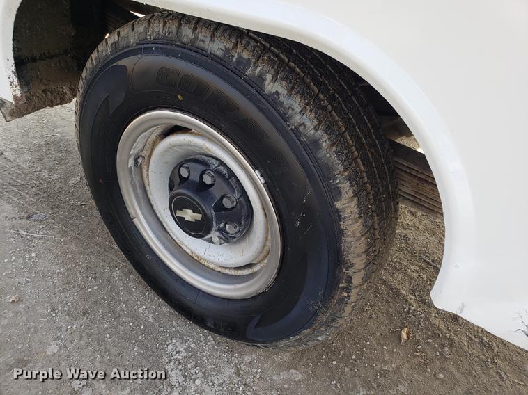 image for item AV9400 1997 Chevrolet 2500 Ext. Cab utility bed pickup truck