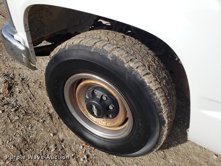 image for item AV9400 1997 Chevrolet 2500 Ext. Cab utility bed pickup truck