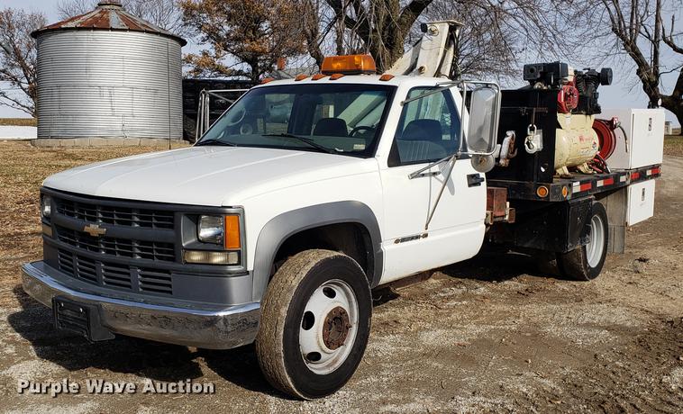 image for item AV9428 1997 Chevrolet 3500 flatbed pickup truck with crane