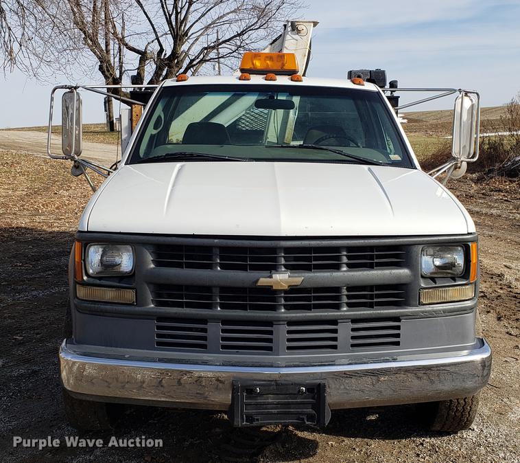 image for item AV9428 1997 Chevrolet 3500 flatbed pickup truck with crane