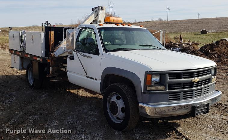 image for item AV9428 1997 Chevrolet 3500 flatbed pickup truck with crane