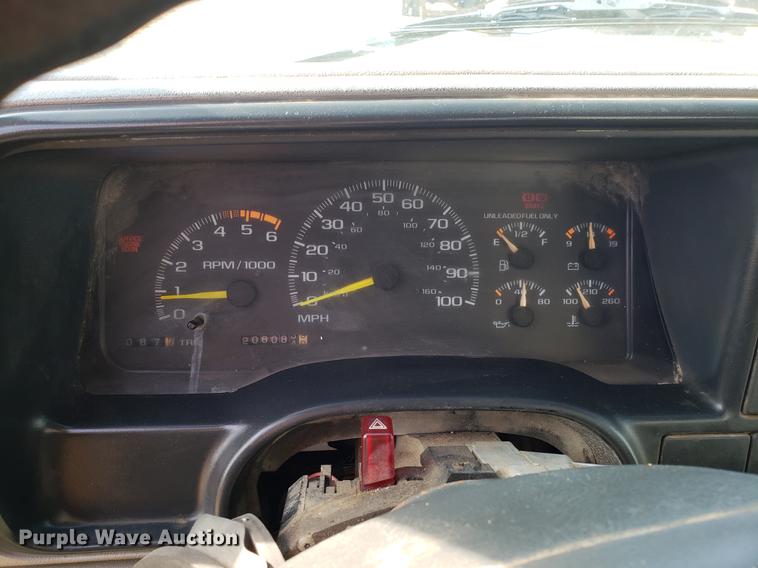 image for item AV9428 1997 Chevrolet 3500 flatbed pickup truck with crane