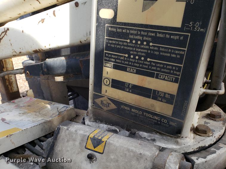 image for item AV9428 1997 Chevrolet 3500 flatbed pickup truck with crane