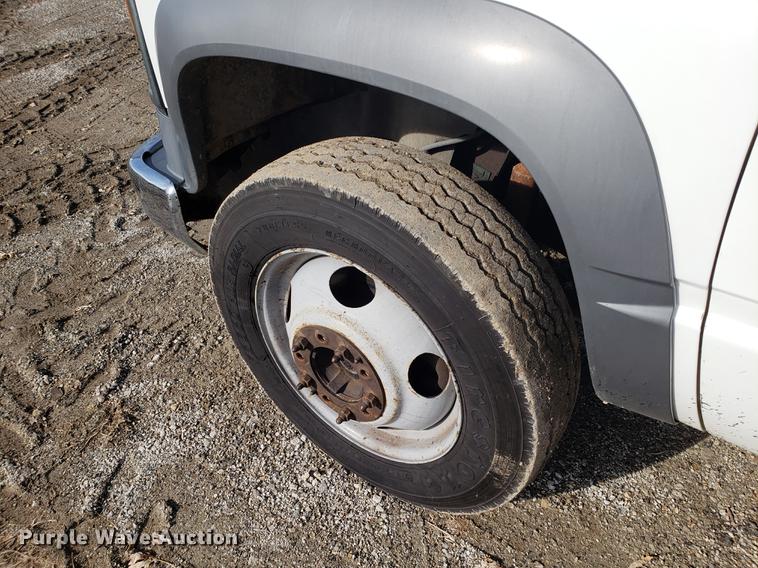 image for item AV9428 1997 Chevrolet 3500 flatbed pickup truck with crane