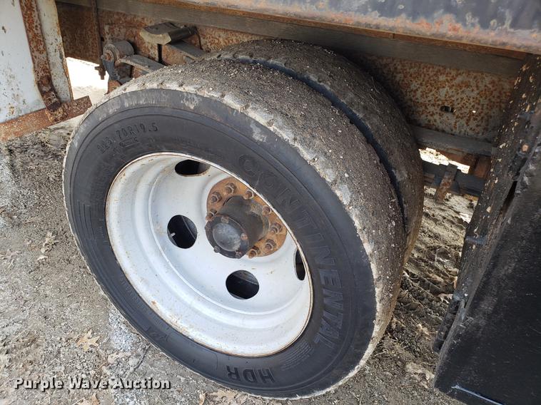 image for item AV9428 1997 Chevrolet 3500 flatbed pickup truck with crane