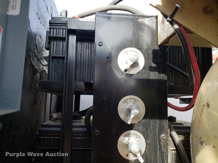 image for item AV9428 1997 Chevrolet 3500 flatbed pickup truck with crane