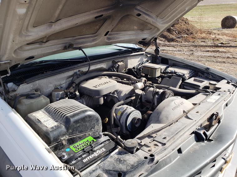 image for item AV9428 1997 Chevrolet 3500 flatbed pickup truck with crane