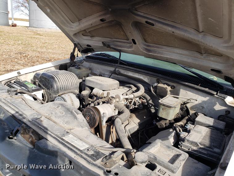 image for item AV9428 1997 Chevrolet 3500 flatbed pickup truck with crane