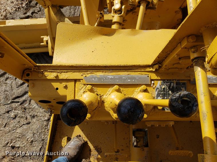 image for item AV9431 Adams 550 rigid frame motor grader