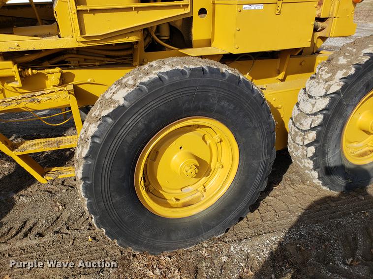 image for item AV9431 Adams 550 rigid frame motor grader