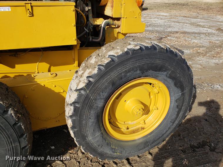 image for item AV9431 Adams 550 rigid frame motor grader