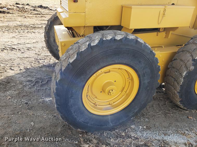 image for item AV9431 Adams 550 rigid frame motor grader