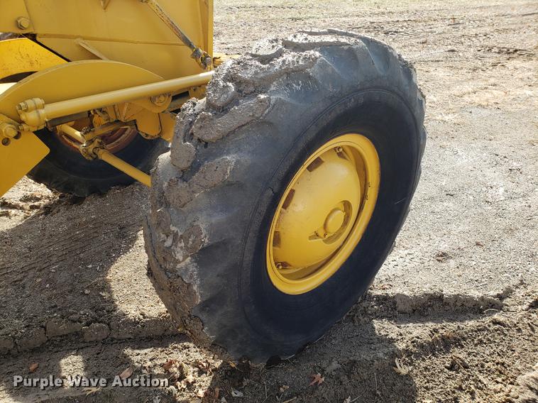 image for item AV9431 Adams 550 rigid frame motor grader