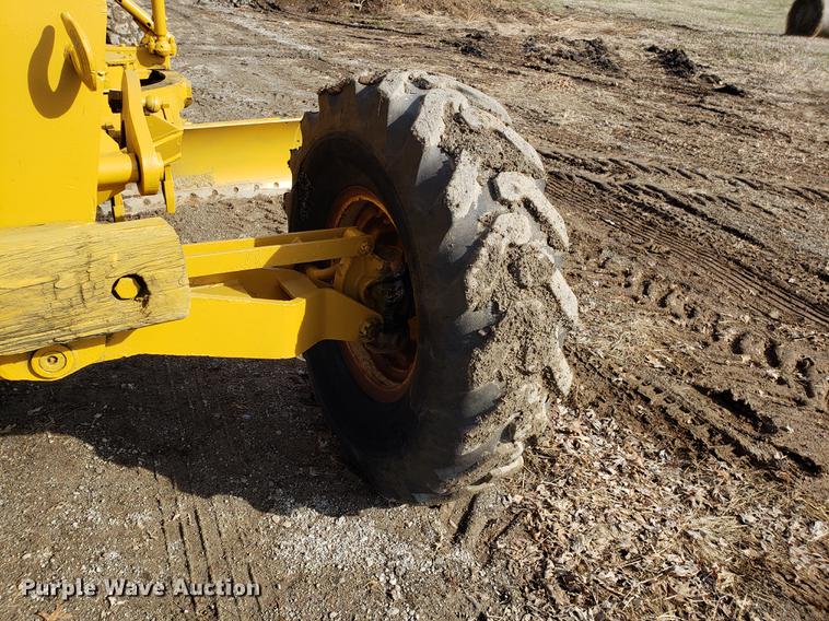 image for item AV9431 Adams 550 rigid frame motor grader