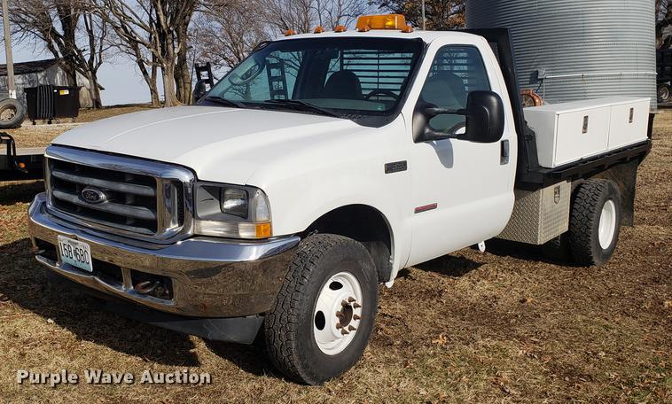 image for item AV9434 2003 Ford F350 Super Duty flatbed pickup truck